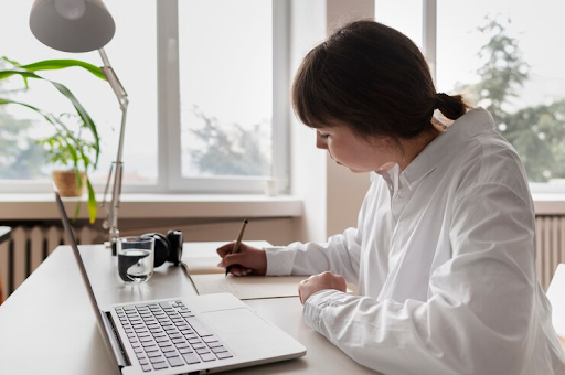 The Essential Guide to Utilising a Virtual Research Assistant